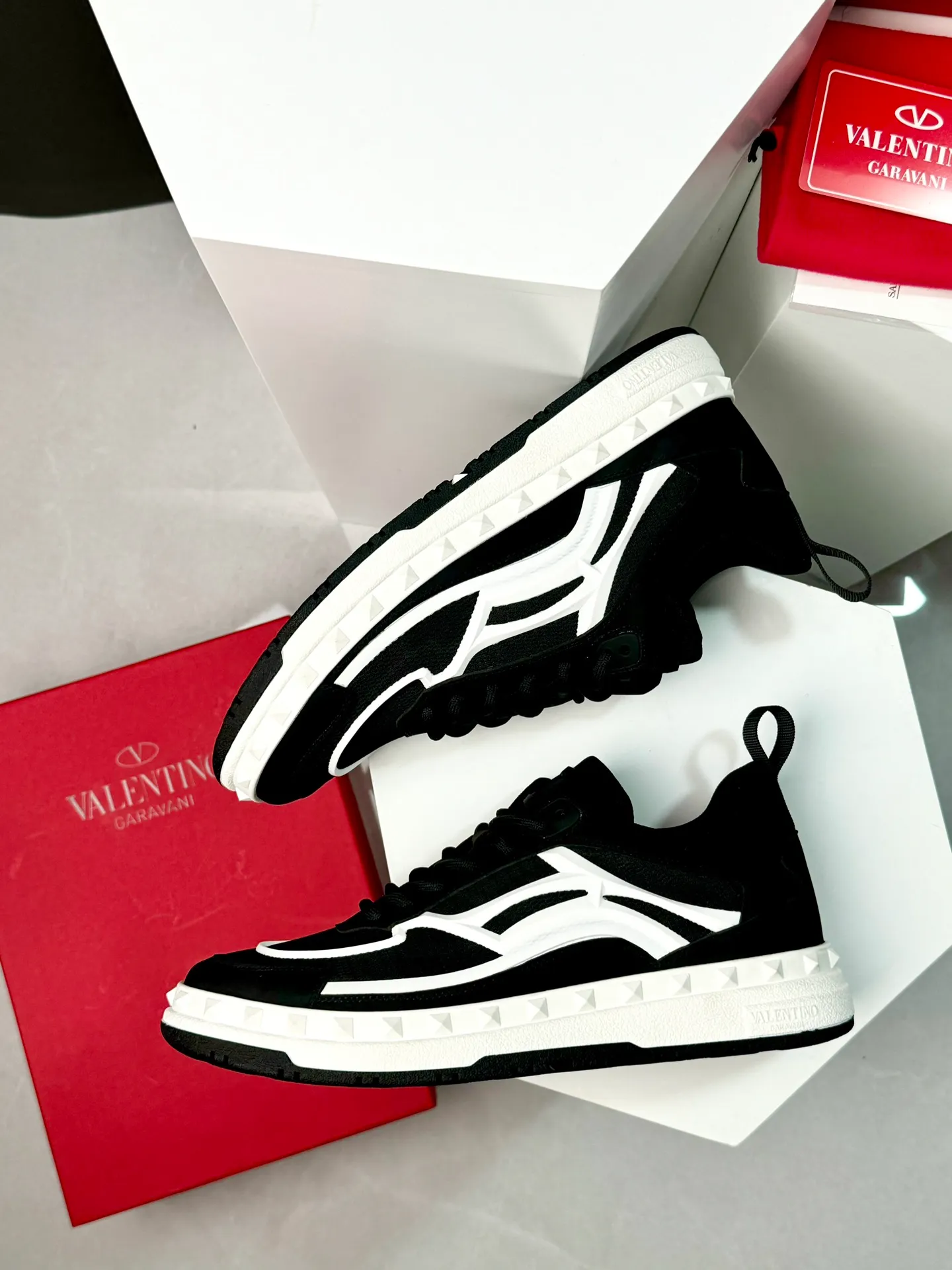 Men's shoes 💰440 Valentino "VALENTINO" hot sale ❤️ Counters ship at the same time 1:1 👏 Imported cowhide + mesh lining 🐂 Couple's casual fashion sneakers, exquisite workmanship, original original outsole 38-44 (45 customized, non-refundable)